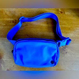 Lululemon Everywhere belt bag royal blue